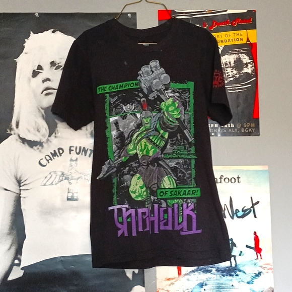 Mens hulk ragnarok shirt size small 🐈 - Picture 3 of 4